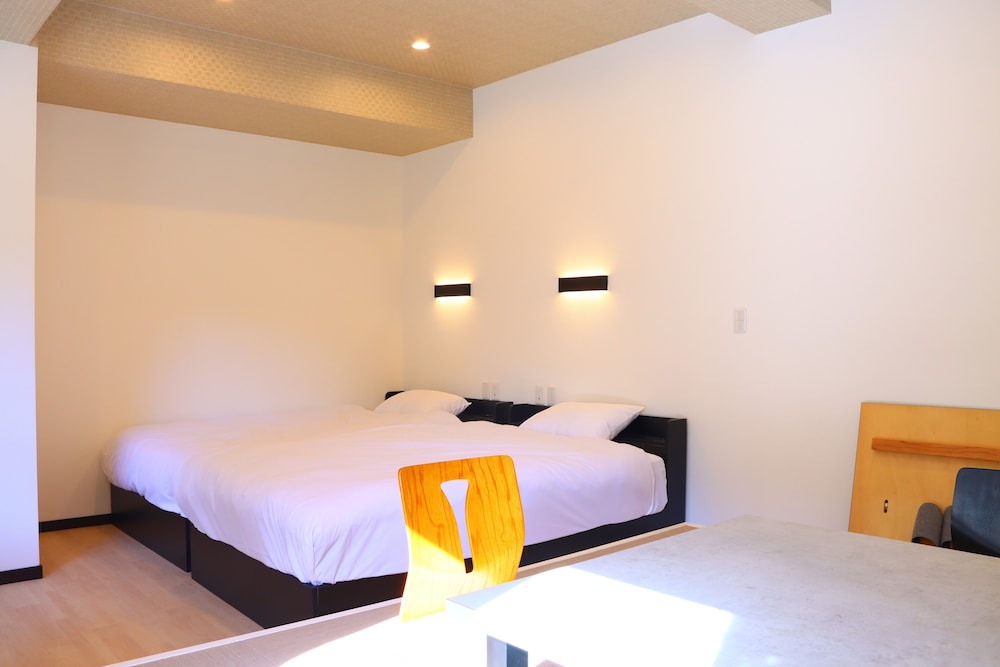 ツインベッドの和洋室 (BTなし) 禁煙 | 湯治の宿 妙見館