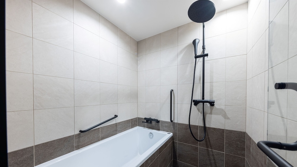 [GRAND OPEN] ラグジュアリースイートHANARE 2～4名利用 禁煙 バスルーム3 | HANARE by Tokyu Stay Kyoto Sanjo