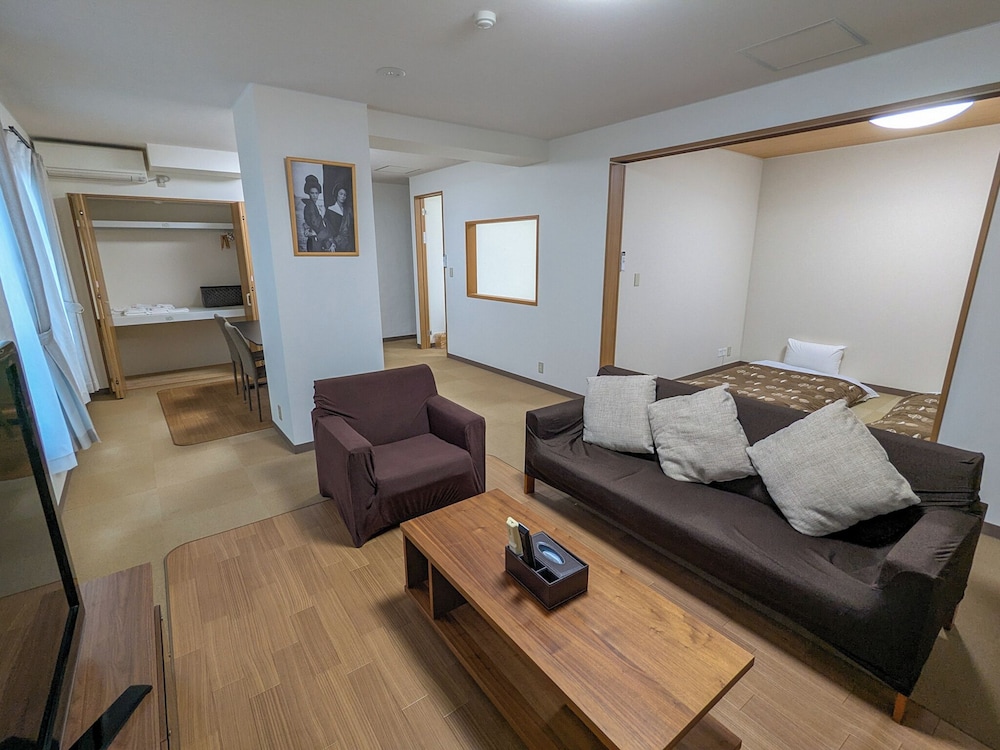 デラックス ルーム 6 ベッドルーム 禁煙 客室4 | 富士たから荘　旭日館