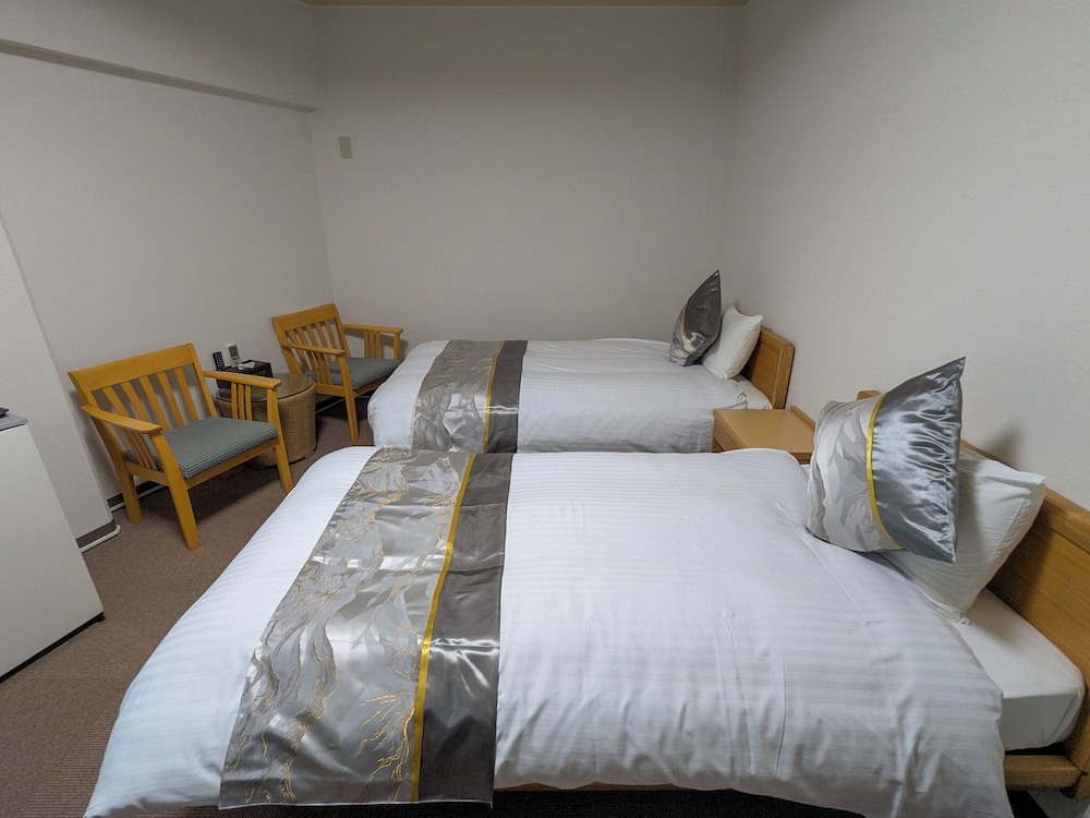 ベーシック ツインルーム シングルベッド 2 台 禁煙 客室2 | 富士たから荘 旭日館