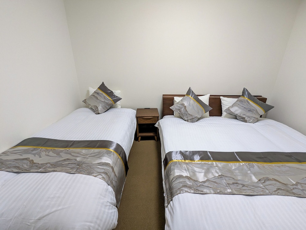 デラックス ルーム 6 ベッドルーム 禁煙 客室3 | 富士たから荘　旭日館