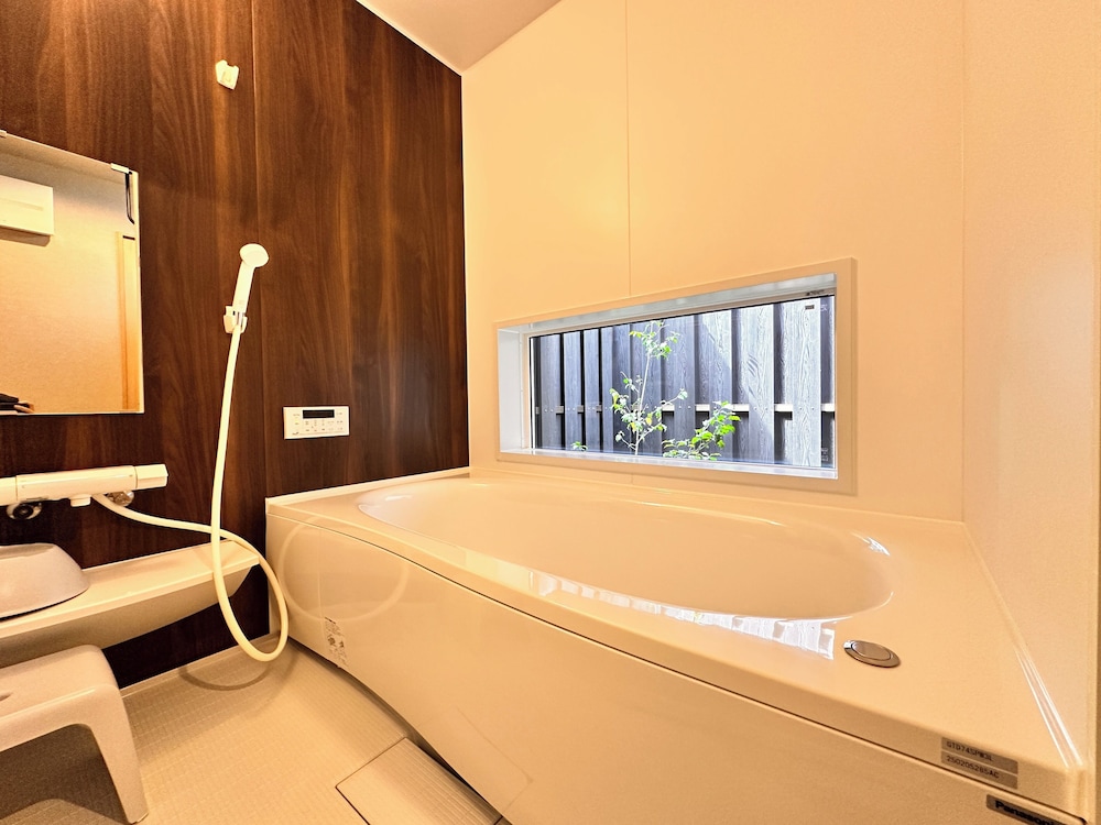 ヴィラ ガーデンビュー バスルーム0 | 葵スイート高山