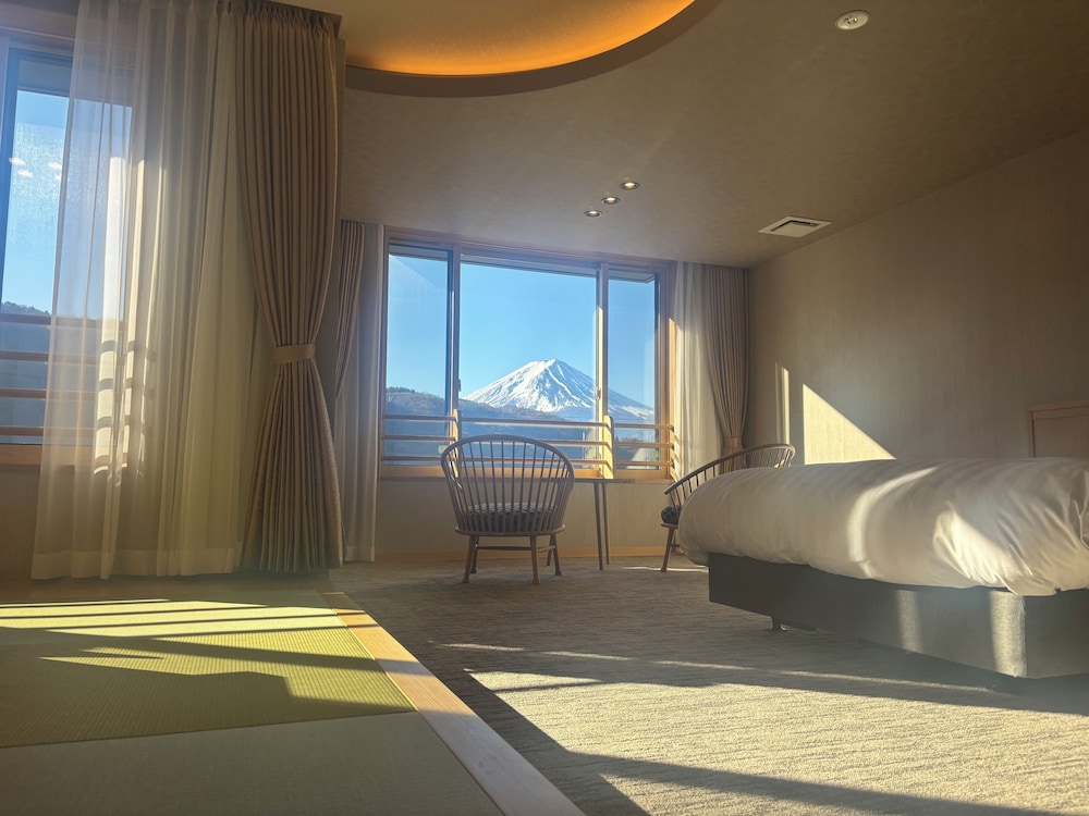 ラグジュアリー ツインルーム 客室1 | 富士山と河口湖とホテル風鈴