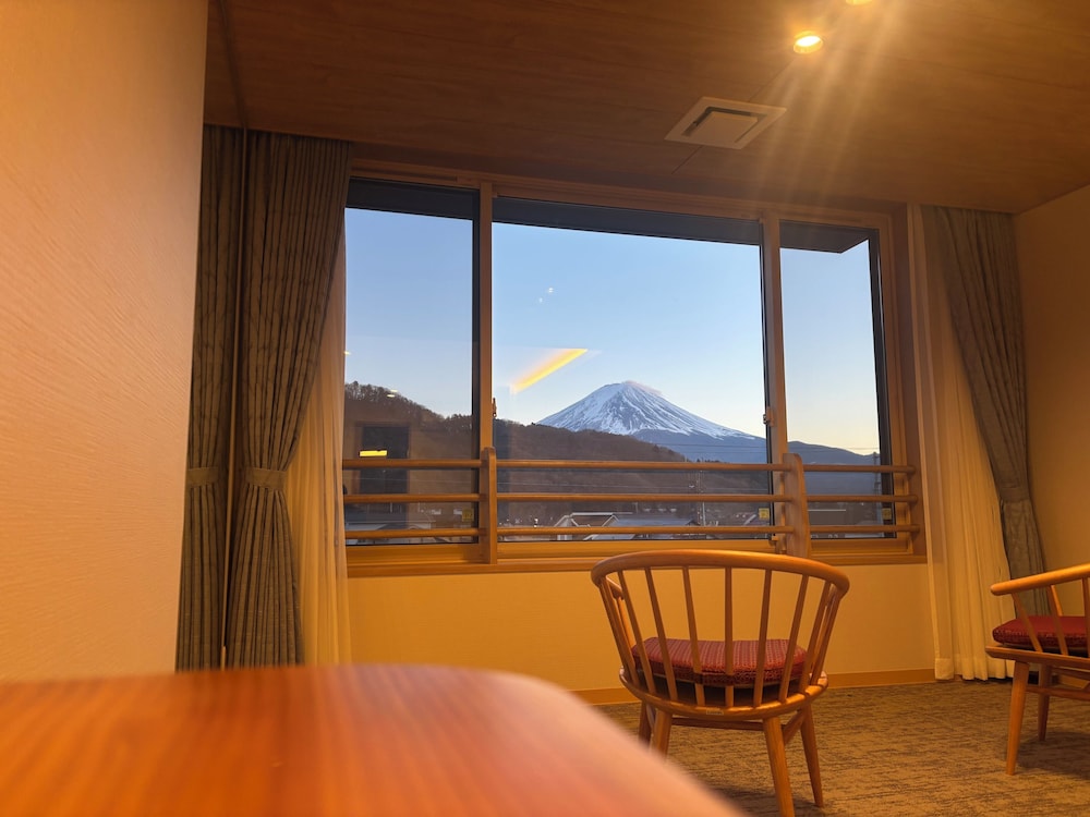 ベーシック ツインルーム マウンテンビュー マウンテン ビュー0 | 富士山と河口湖とホテル風鈴