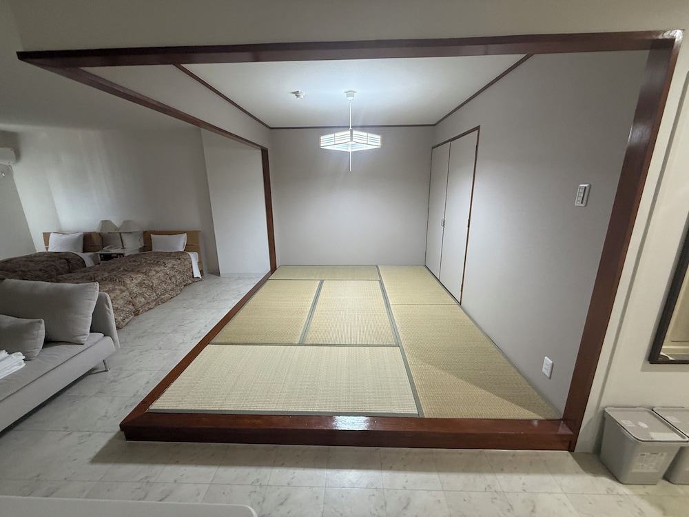 デラックス ルーム バルコニー オーシャンビュー 客室1 | 美らなリゾートもとぶ