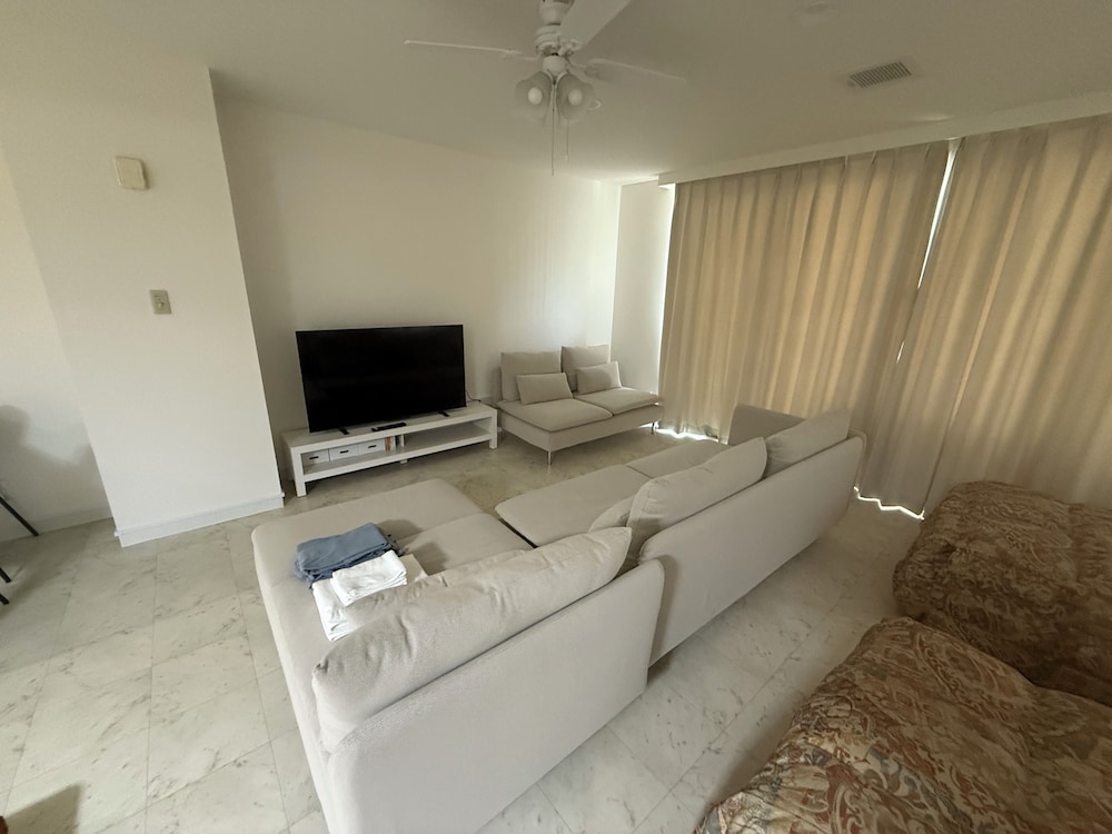 デラックス ルーム バルコニー オーシャンビュー 客室2 | 美らなリゾートもとぶ