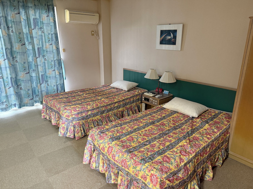 スタンダード 4 人部屋 バルコニー オーシャンビュー 客室2 | 美らなリゾートもとぶ