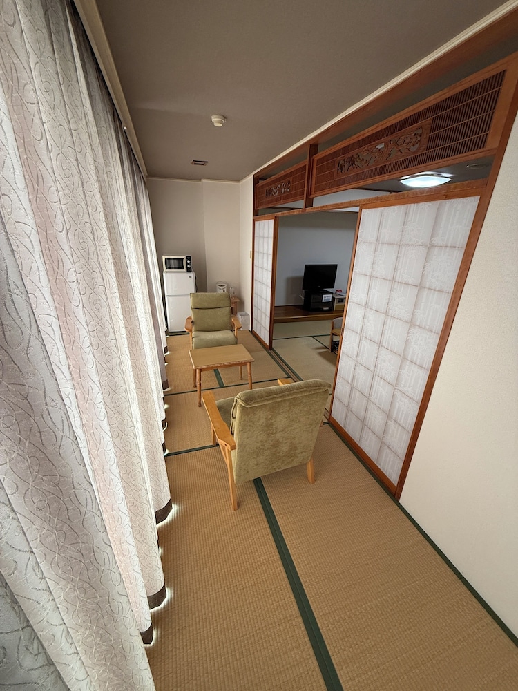 和室 バルコニー オーシャンビュー 客室1 | 美らなリゾートもとぶ