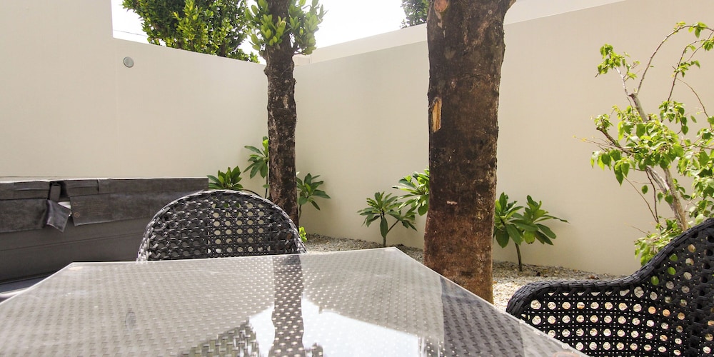 デラックス ヴィラ 1 ベッドルーム ジェットバス テラス / パティオ0 | villa LIFE INDAH sumuide