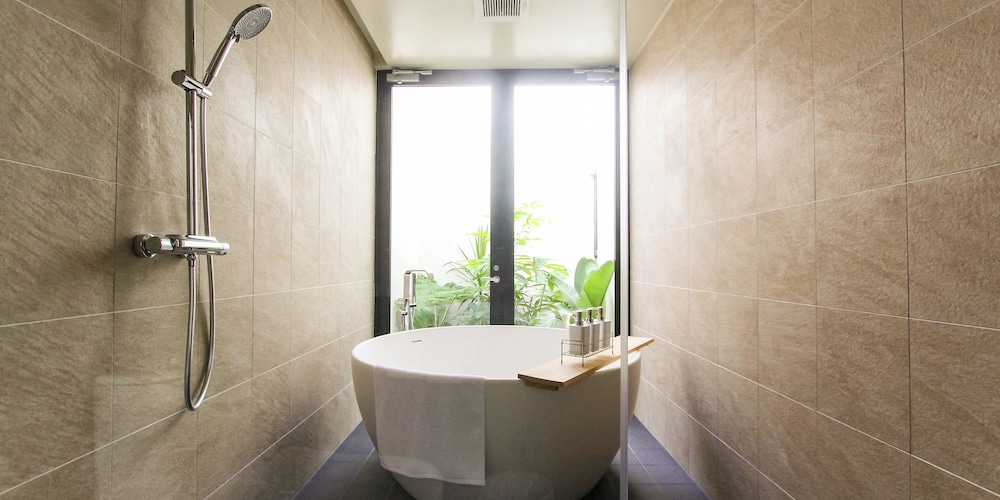 スーペリア ヴィラ 1 ベッドルーム テラス バスルーム3 | villa LIFE INDAH sumuide