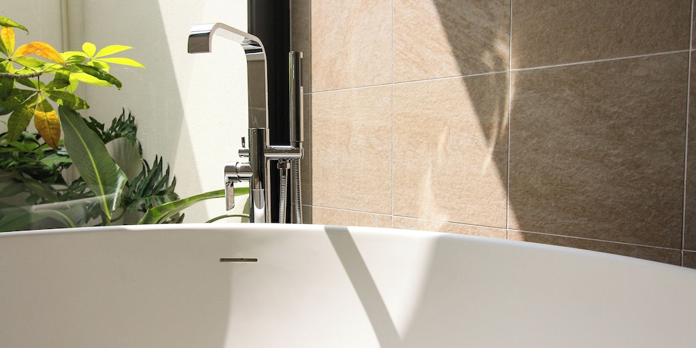 スーペリア ヴィラ 1 ベッドルーム テラス バスルーム1 | villa LIFE INDAH sumuide