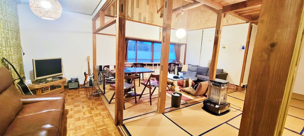 ベーシック トリプルルーム リビング エリア0 | ゲストハウス＆シェアハウス カリマ安曇沓掛