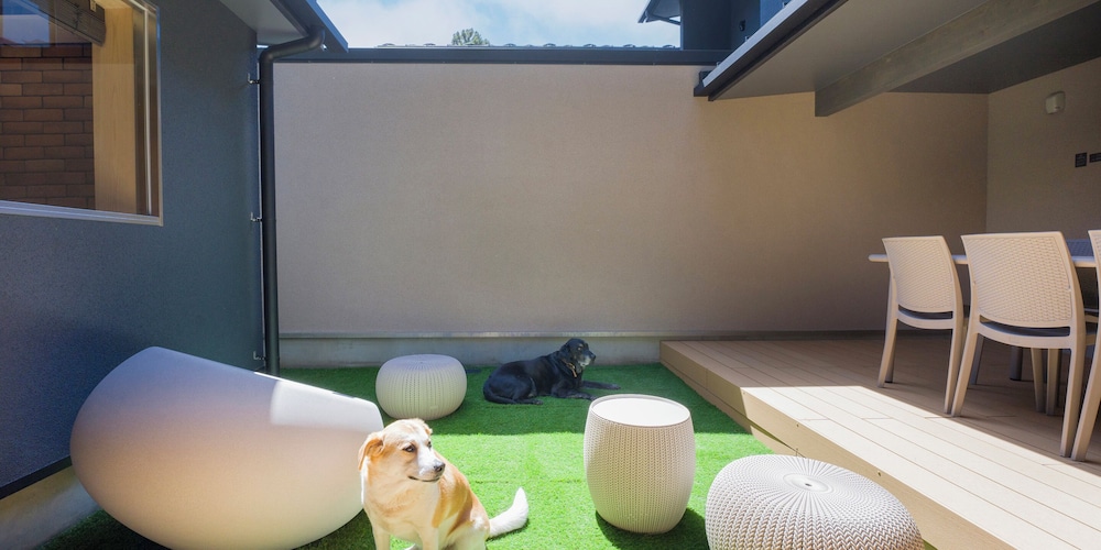 [B] 4クイーンベッド (ドッグフレンドリー) / 10名定員 客室8 | Rakuten STAY VILLA 箱根桃源台