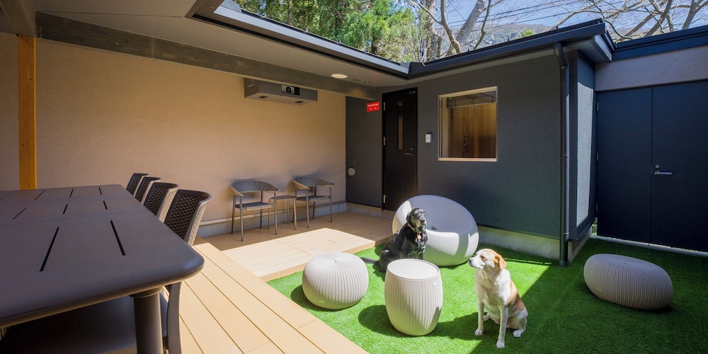 [B] 4クイーンベッド (ドッグフレンドリー) / 10名定員 客室5 | Rakuten STAY VILLA 箱根桃源台