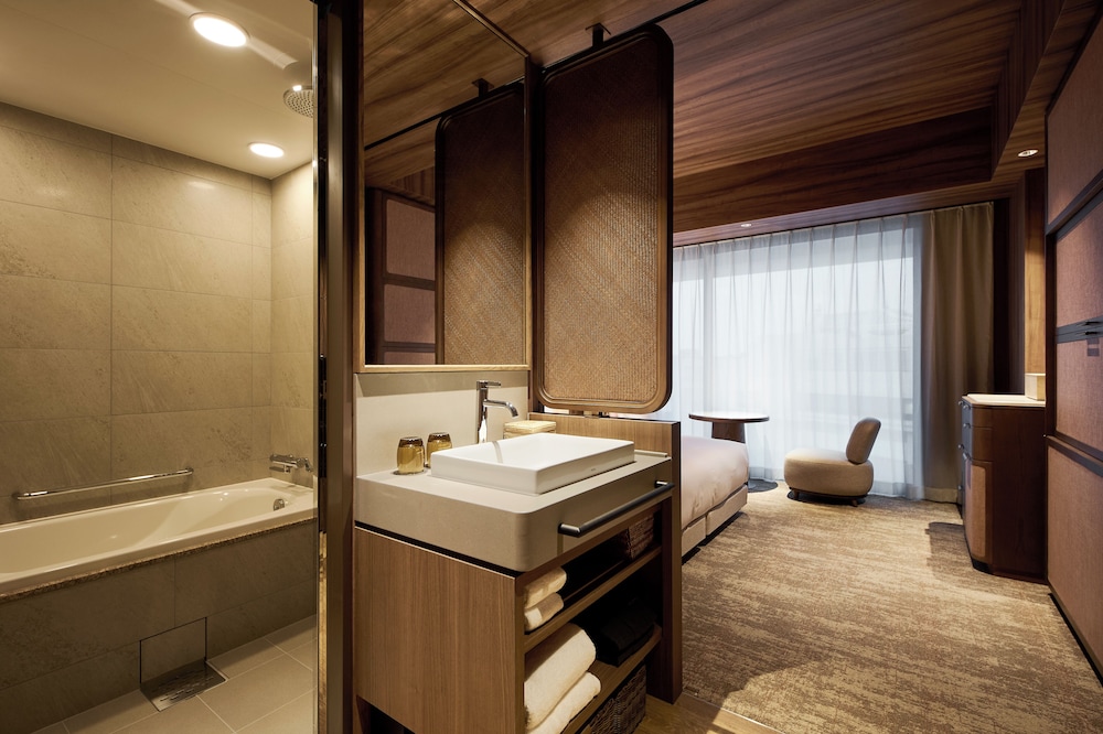 スタンダード　キング　禁煙 バスルーム0 | ザ ロイヤルパークホテル アイコニック 那覇