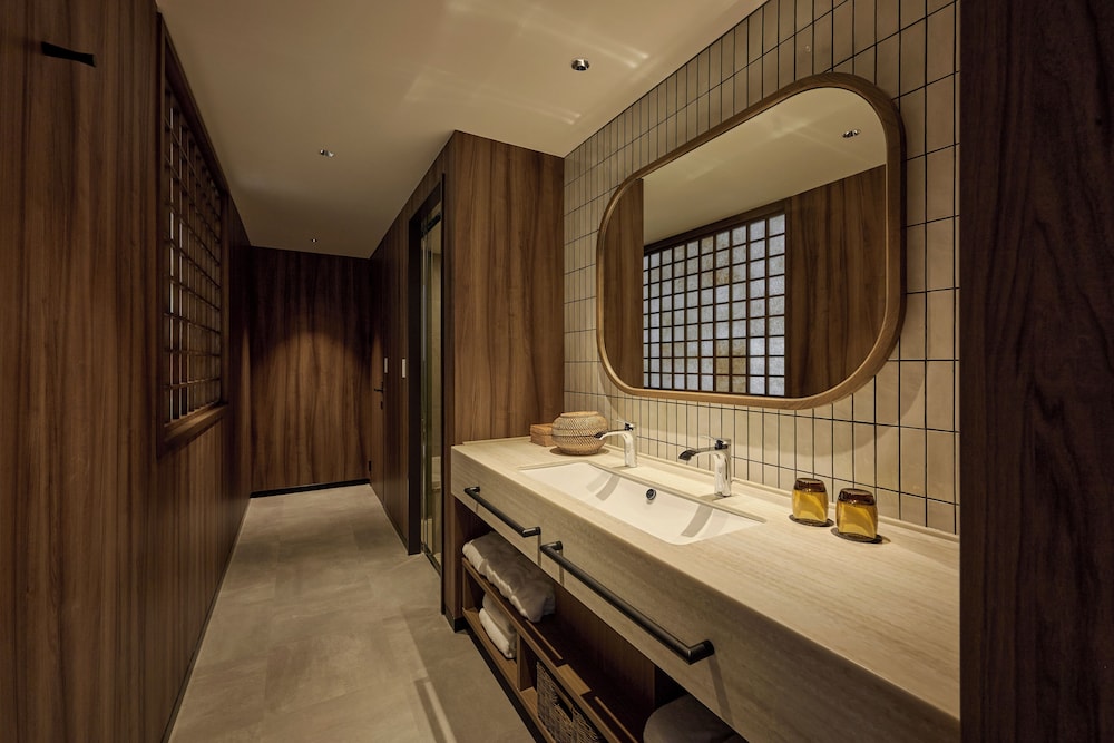 エグゼクティブフロア　デラックス　コーナーツイン　禁煙 バスルーム0 | ザ ロイヤルパークホテル アイコニック 那覇