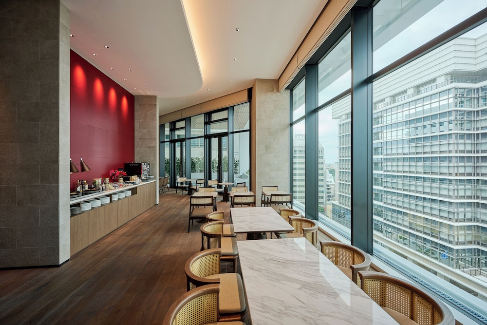 エグゼクティブフロア　デラックス　ツイン　禁煙 エグゼクティブ ラウンジ1 | ザ ロイヤルパークホテル アイコニック 那覇