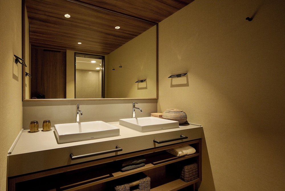 コーナーデラックス　ツイン　禁煙 バスルーム0 | ザ ロイヤルパークホテル アイコニック 那覇