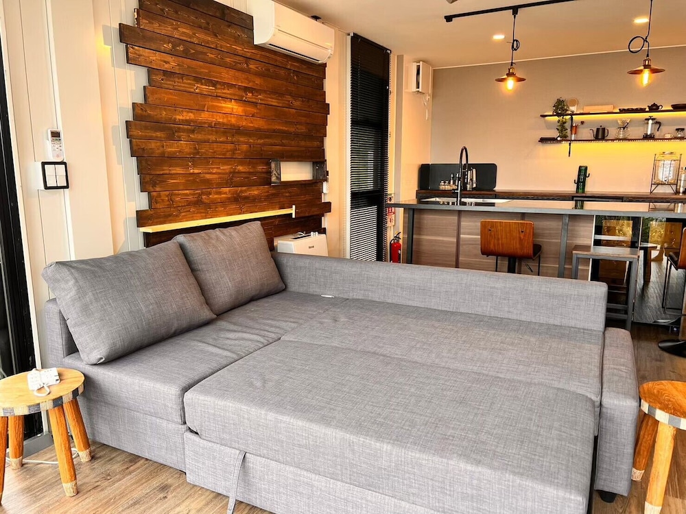 ベーシック ルーム シービュー リビング エリア1 | 海が見える遊び場　The BooX