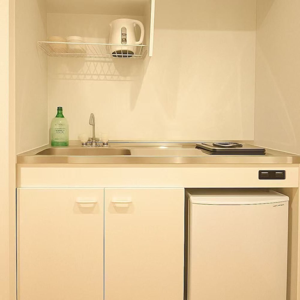 コンフォート ダブルルーム (503) 専用キッチン1 | 青麦宿泊　西早稲田