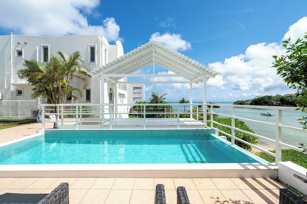 スーペリア ヴィラ 3 ベッドルーム オーシャンビュー 客室17 | ビーチフロントプール＆BBQテラス付の貸別荘 Anniversario