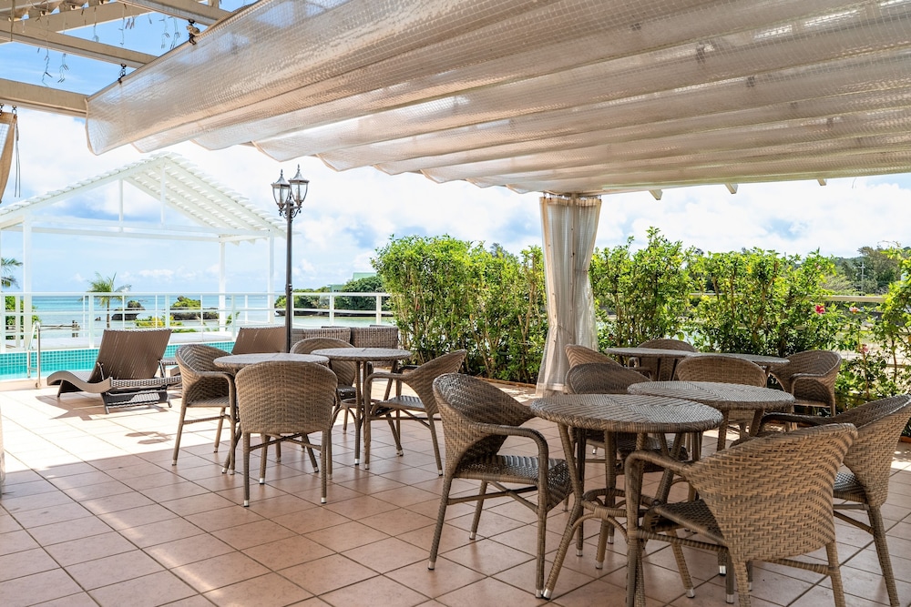 スーペリア ヴィラ 3 ベッドルーム オーシャンビュー 外観4 | ビーチフロントプール＆BBQテラス付の貸別荘 Anniversario