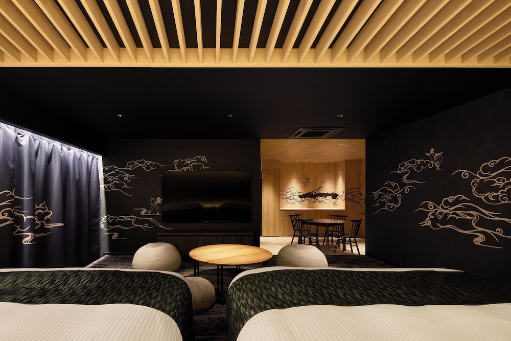 ロイヤル ダブルまたはツインルーム 1 ベッドルーム 禁煙 2 バスルーム 客室1 | 弥富ホテルNUQU全室天然温泉