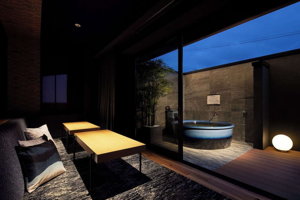 ロイヤル ダブルまたはツインルーム 1 ベッドルーム 禁煙 電子レンジ テラス / パティオ0 | 弥富ホテルNUQU全室天然温泉