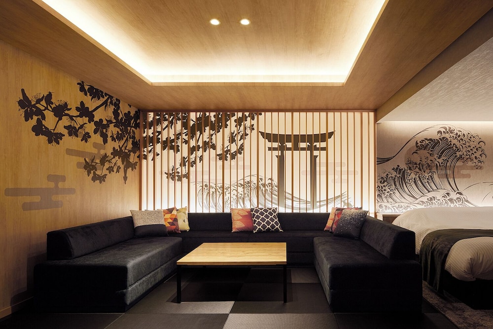 ファミリー ダブルまたはツインルーム リビング エリア0 | 弥富ホテルNUQU全室天然温泉