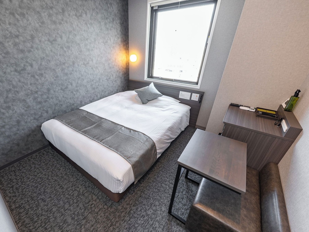 スタンダード ダブルルーム ダブルベッド 1 台 禁煙 | 天然温泉スーパーホテルPremier 富山・城址公園前