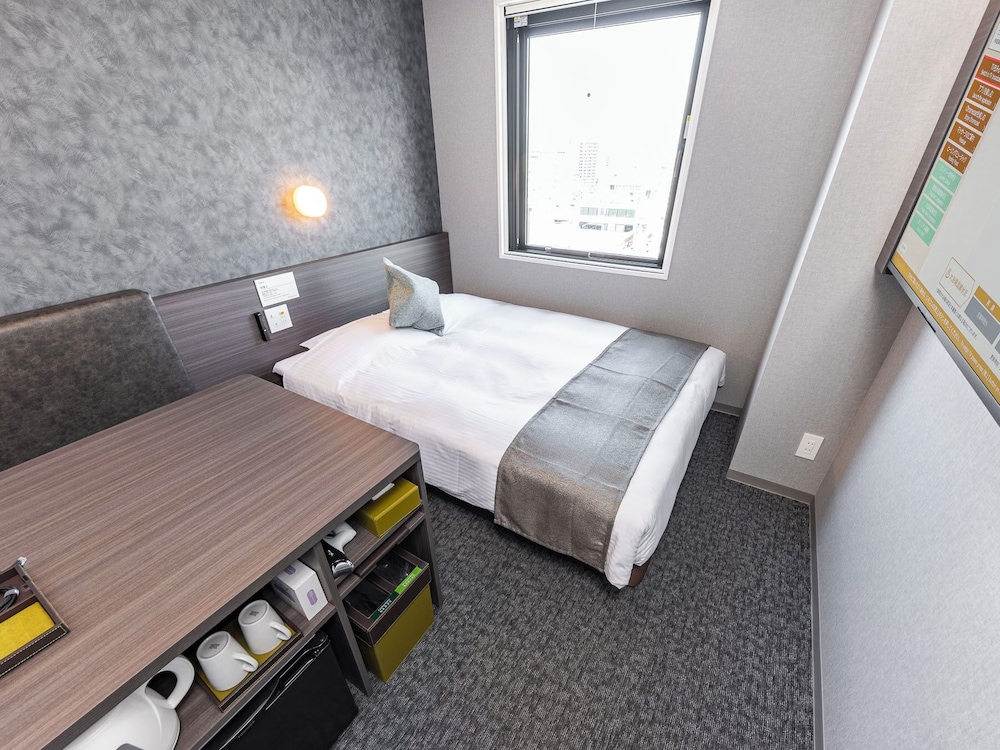 ベーシック ダブルルーム ダブルベッド 1 台 禁煙 | 天然温泉スーパーホテルPremier 富山・城址公園前