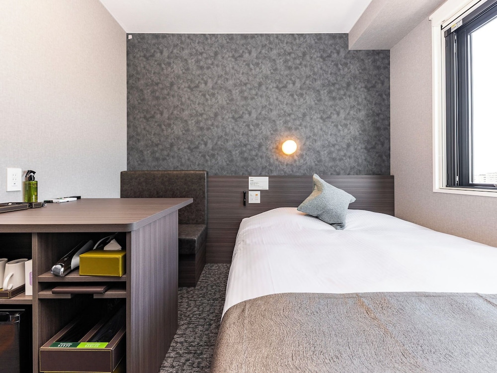 ベーシック ダブルルーム ダブルベッド 1 台 禁煙 客室1 | 天然温泉スーパーホテルPremier 富山・城址公園前