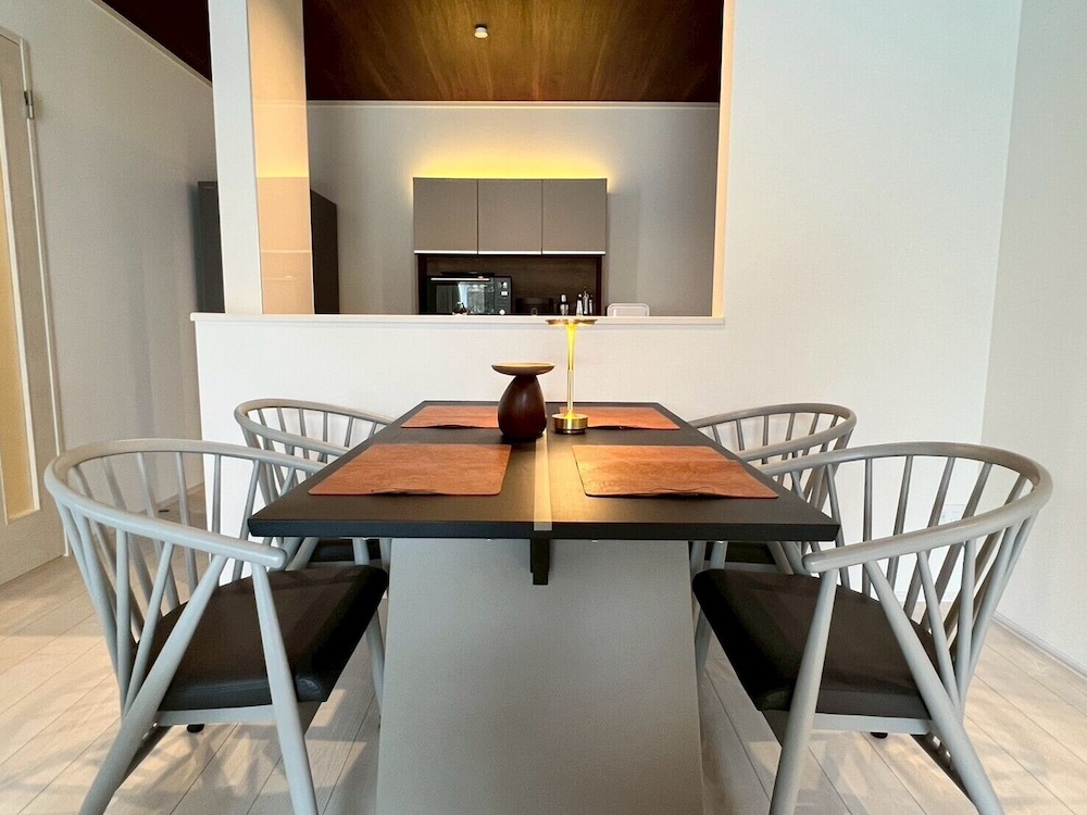 ハウス 客室内のダイニングエリア0 | Seaside Condo Nagisa House