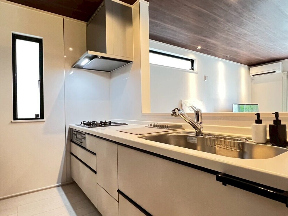 ハウス 専用キッチン4 | Seaside Condo Nagisa House