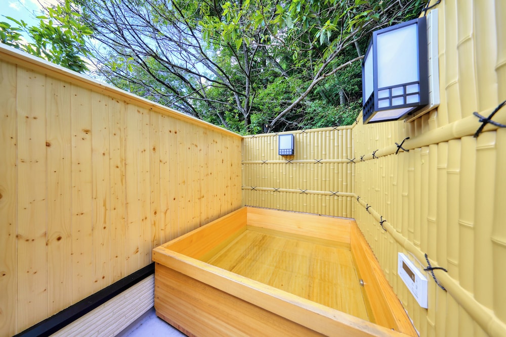 エグゼクティブ ハウス 専用スパ浴槽0 | RetreatCamp まほろば