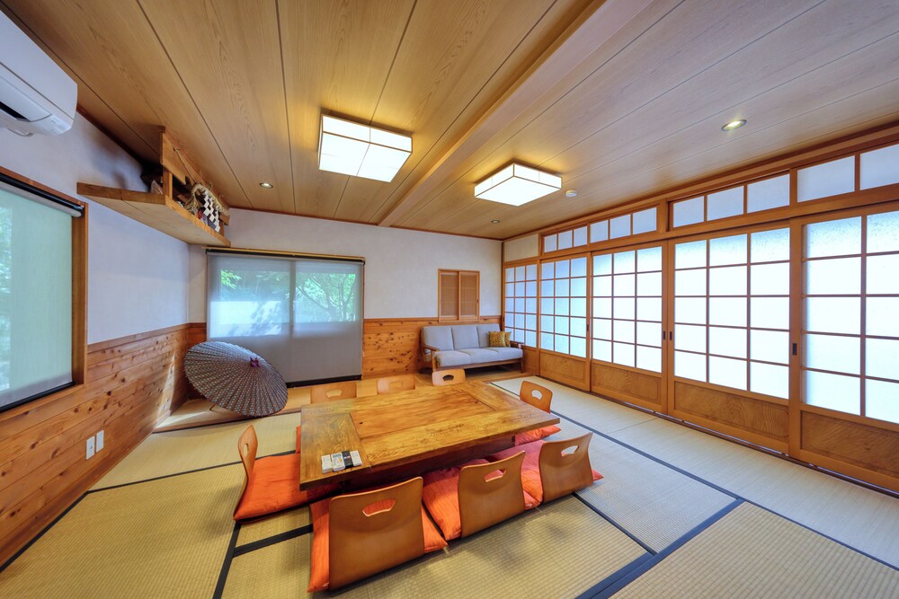 エグゼクティブ ハウス リビング エリア0 | RetreatCamp まほろば