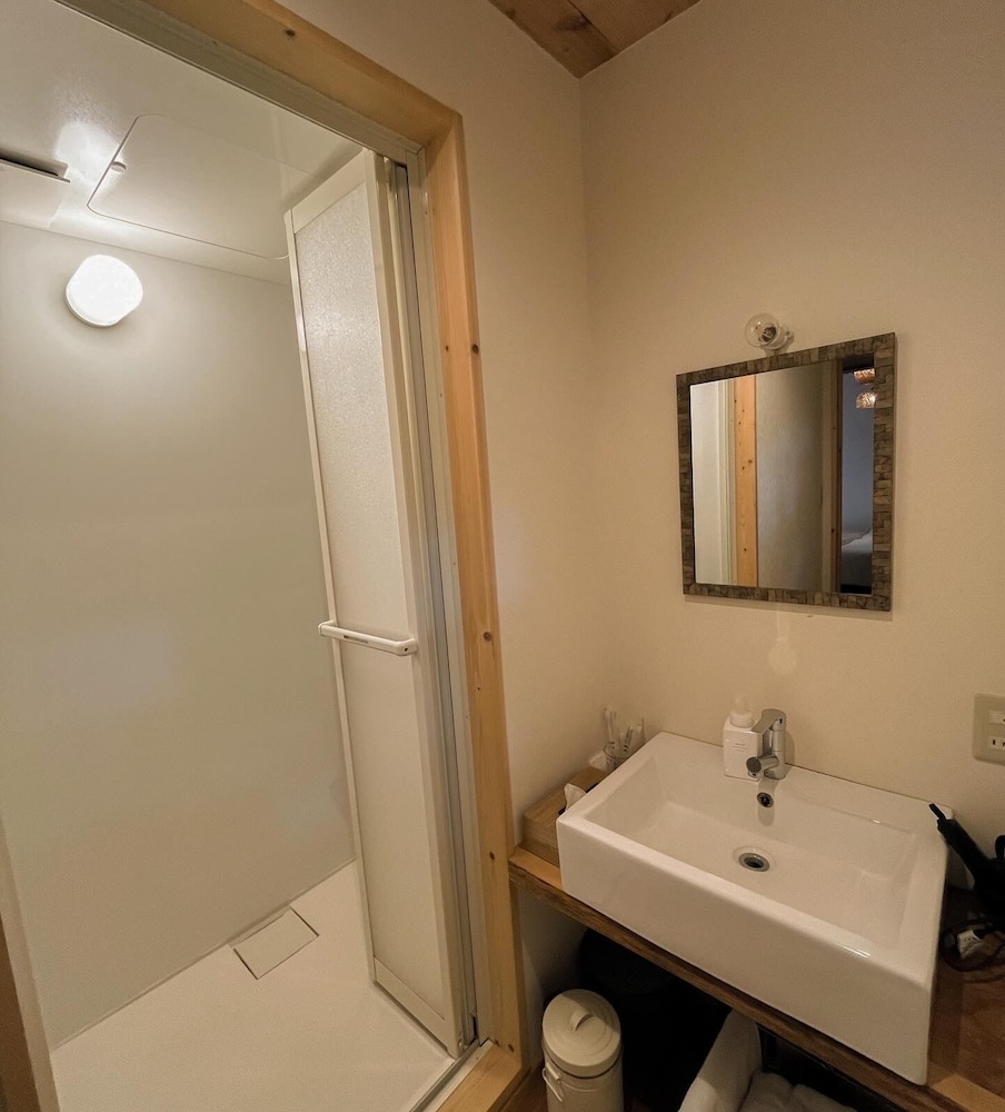 和風コテージ ベッド (複数台) テラス マウンテンビュー バスルーム0 | RetreatCamp まほろば