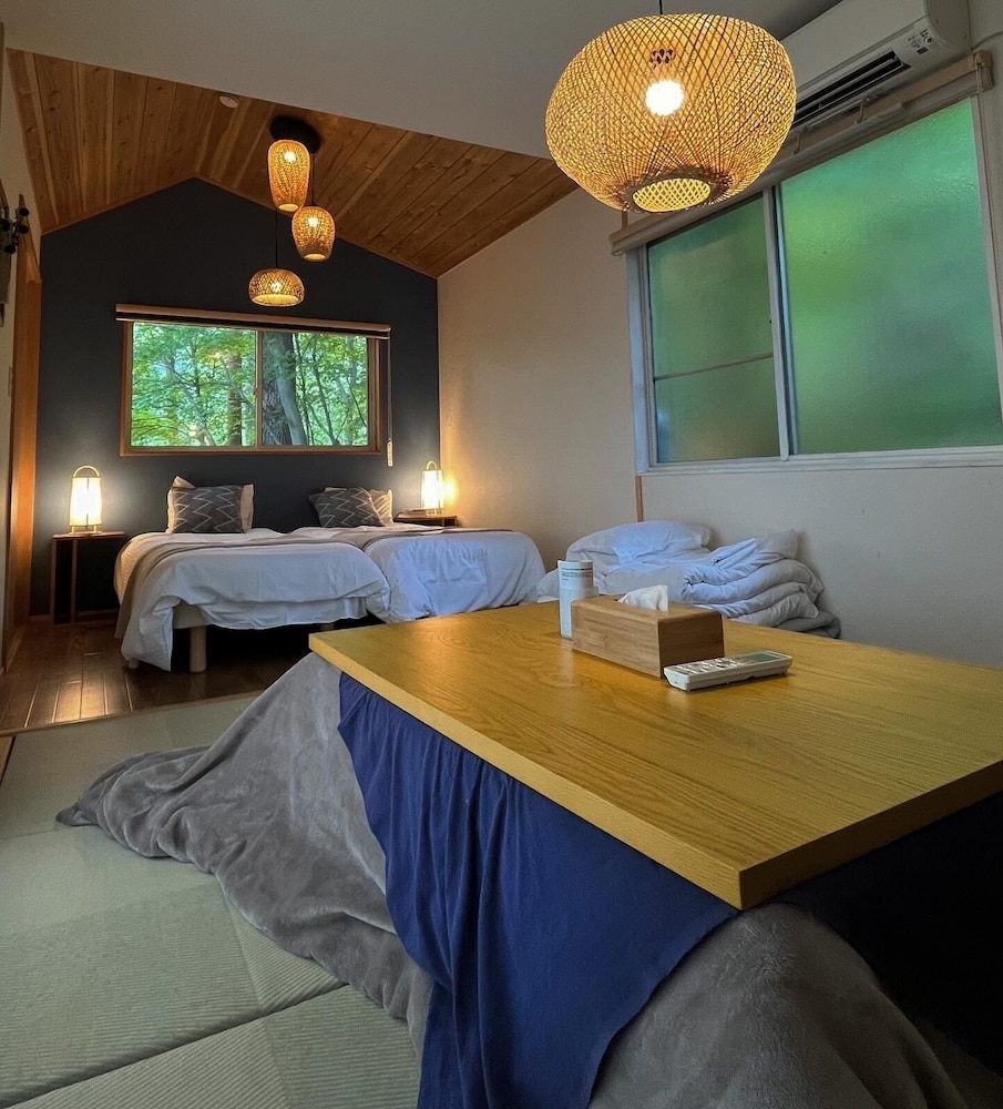 和風コテージ ベッド (複数台) テラス マウンテンビュー 客室2 | RetreatCamp まほろば