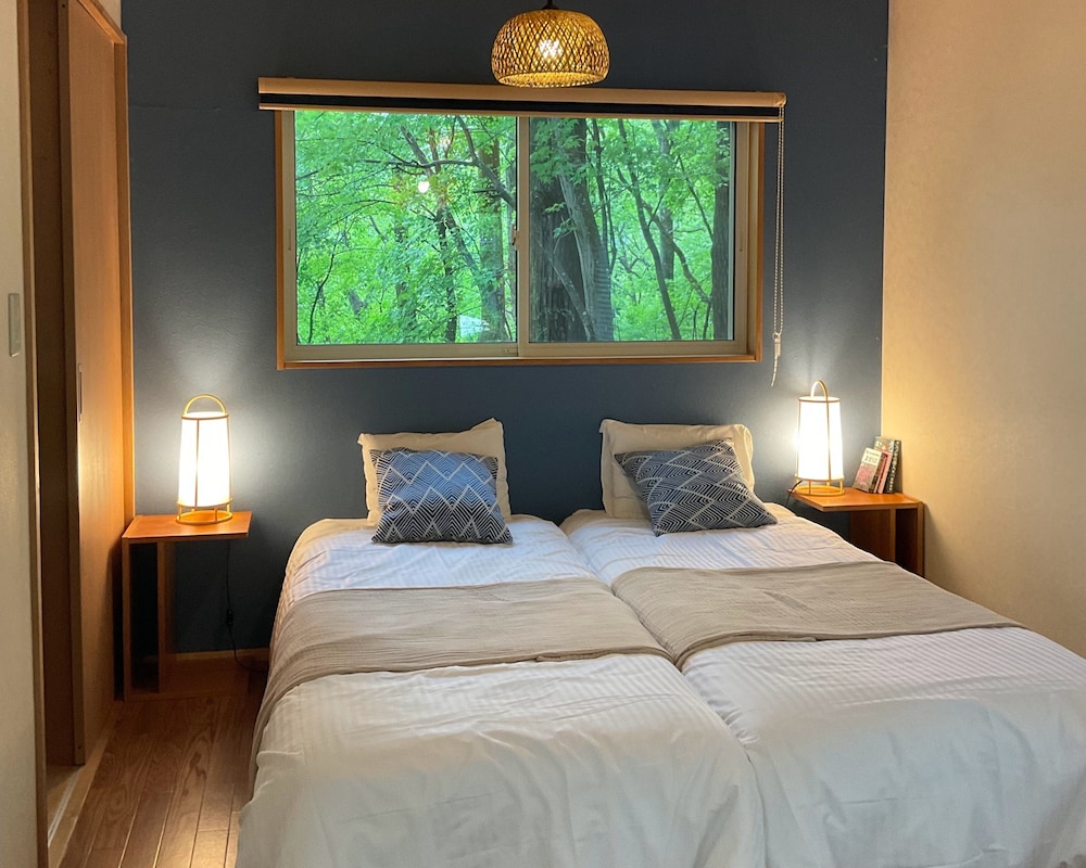 和風コテージ ベッド (複数台) テラス マウンテンビュー 客室1 | RetreatCamp まほろば