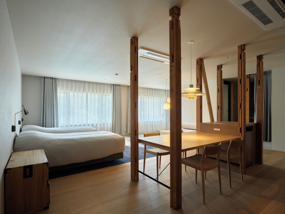 205 レイクフロント グランドスイート [２F・64平米] 禁煙 客室1 | HOTEL MIYAM MATSUBARAKO