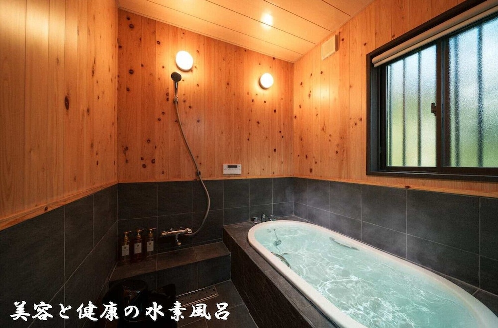 デラックス ヴィラ バスルーム1 | 雅 -MIYABI-