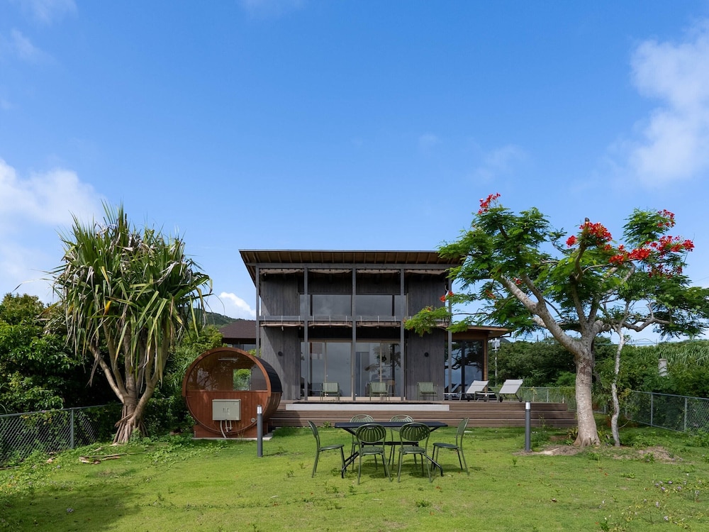 B棟 禁煙(セミダブル布団×１・シングルサイズ布団×１が各部屋にセット、リビング：ロフトにシングル布団×2、合計8名収容) 客室9 | Dei Amami