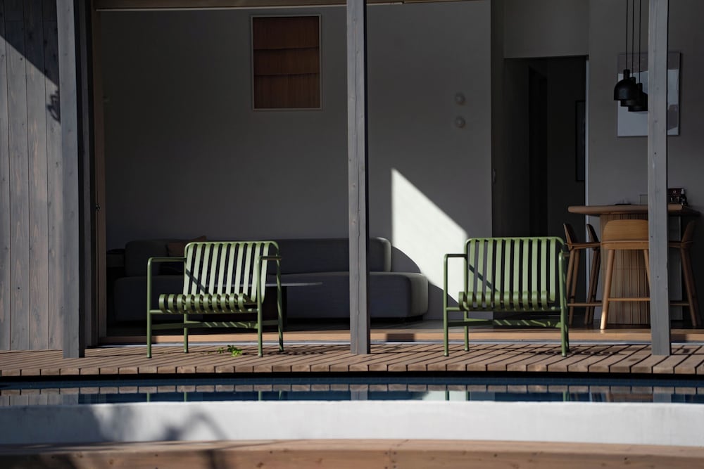 B棟 禁煙(セミダブル布団×１・シングルサイズ布団×１が各部屋にセット、リビング：ロフトにシングル布団×2、合計8名収容) 客室6 | Dei Amami