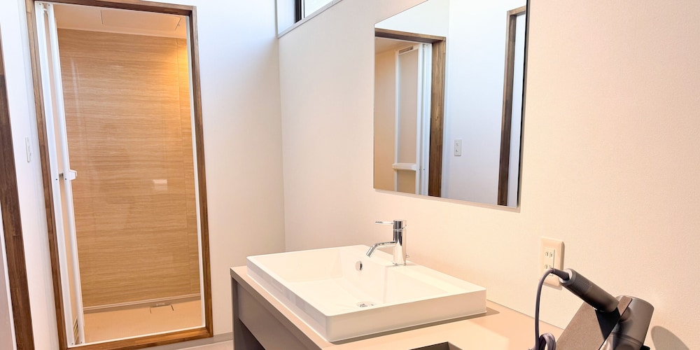 4 人部屋 客室2 | マーケットステイ新宮