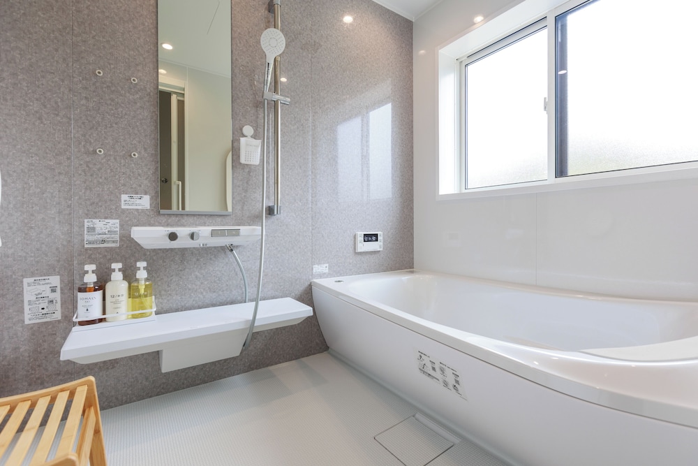 ファミリー アパートメント 禁煙 ガーデンビュー バスルーム3 | 宿坊 国昌寺