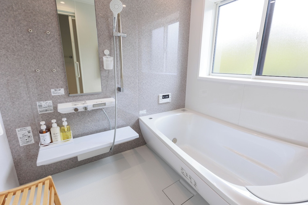 ファミリー アパートメント 禁煙 ガーデンビュー バスルーム2 | 宿坊 国昌寺