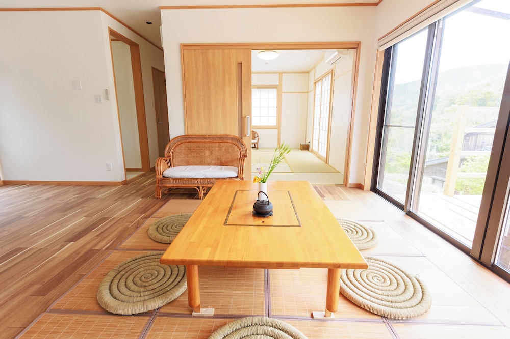 ファミリー アパートメント 禁煙 ガーデンビュー リビング エリア2 | 宿坊 国昌寺