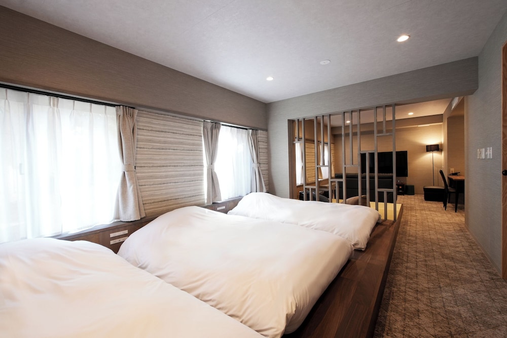 露天風呂付ジュニアスイートルーム 禁煙 客室2 | グランレクトーレ湯河原 (TKP Hotels ＆ Resorts)