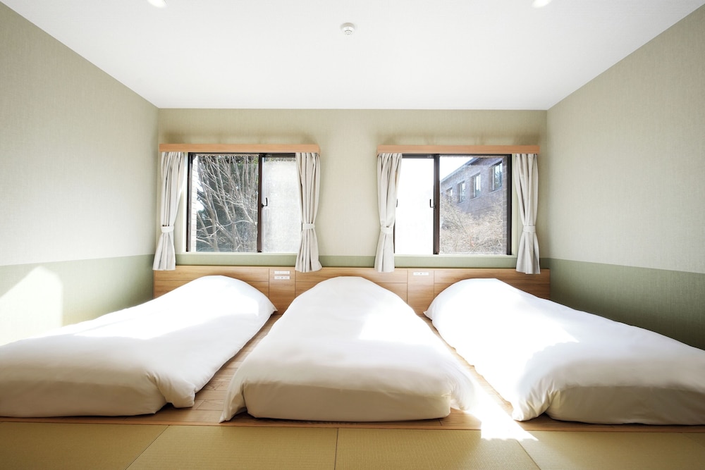 スーペリア トリプルルーム 禁煙 客室2 | グランレクトーレ湯河原 (TKP Hotels ＆ Resorts)