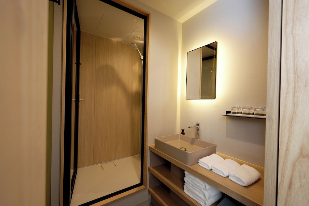 スーペリア トリプルルーム 禁煙 バスルーム0 | グランレクトーレ湯河原 (TKP Hotels ＆ Resorts)